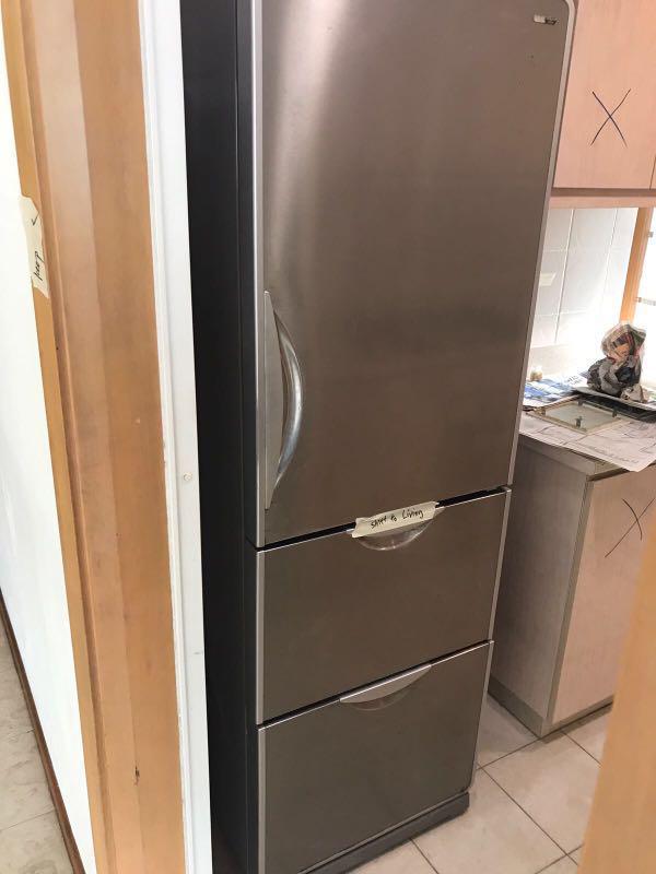 2nd hand fridge, TV & Home Appliances, Kitchen Appliances, Refrigerators & Freezers on Carousell