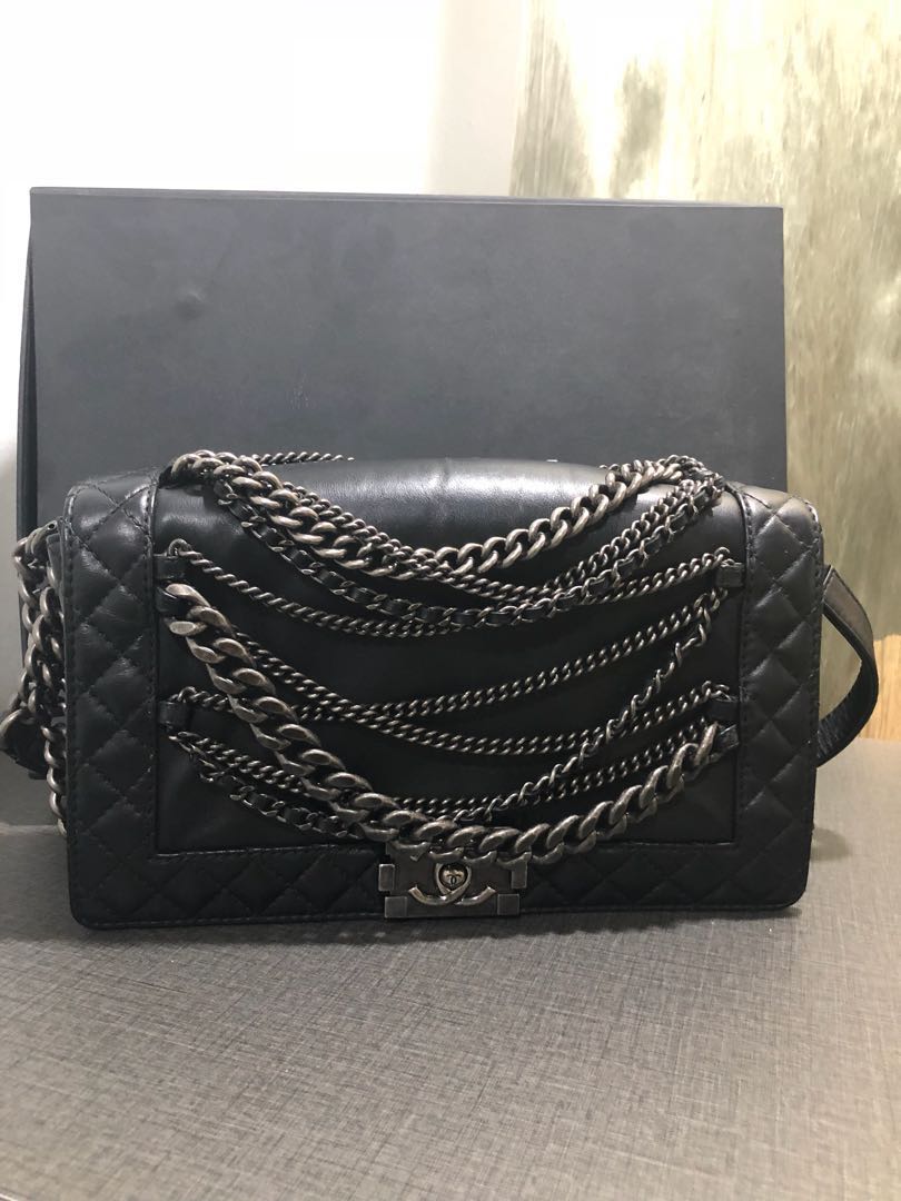 Chanel enchained boy discount bag