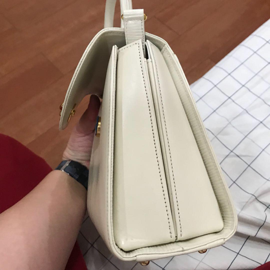 Hanae mori epi top handle bag with detachable strap (Category: Luxury Bags & Wallets) located in Antipolo. Submitted by munstershupper (Listing ID 177254497, Image 3). Description: Bag in excellent vintage condition.