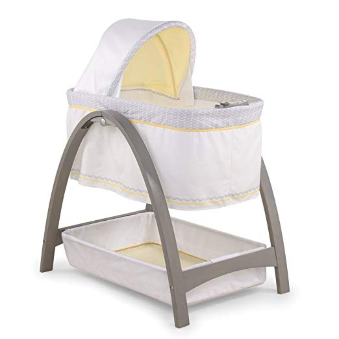 Bentwood bassinet clearance with motion