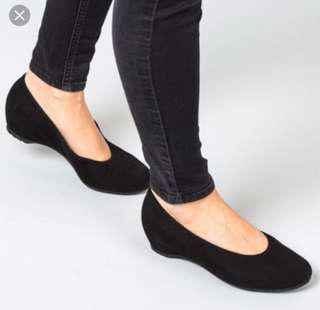 UNISA comfort suede black ballerina wedge flats - size 35