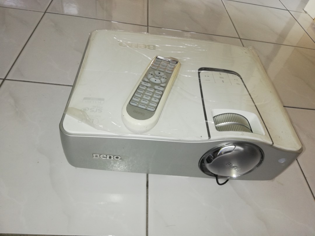 BenQ W1100 projector, TV & Home Appliances, TV & Entertainment ...