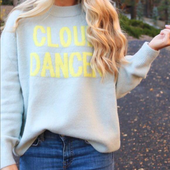H M cloud dancer sweater Women s Fashion Coats Jackets and