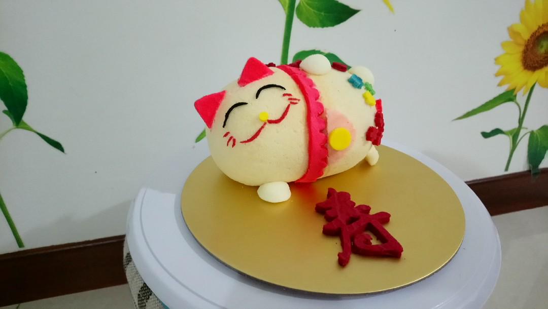 lucky cat cake
