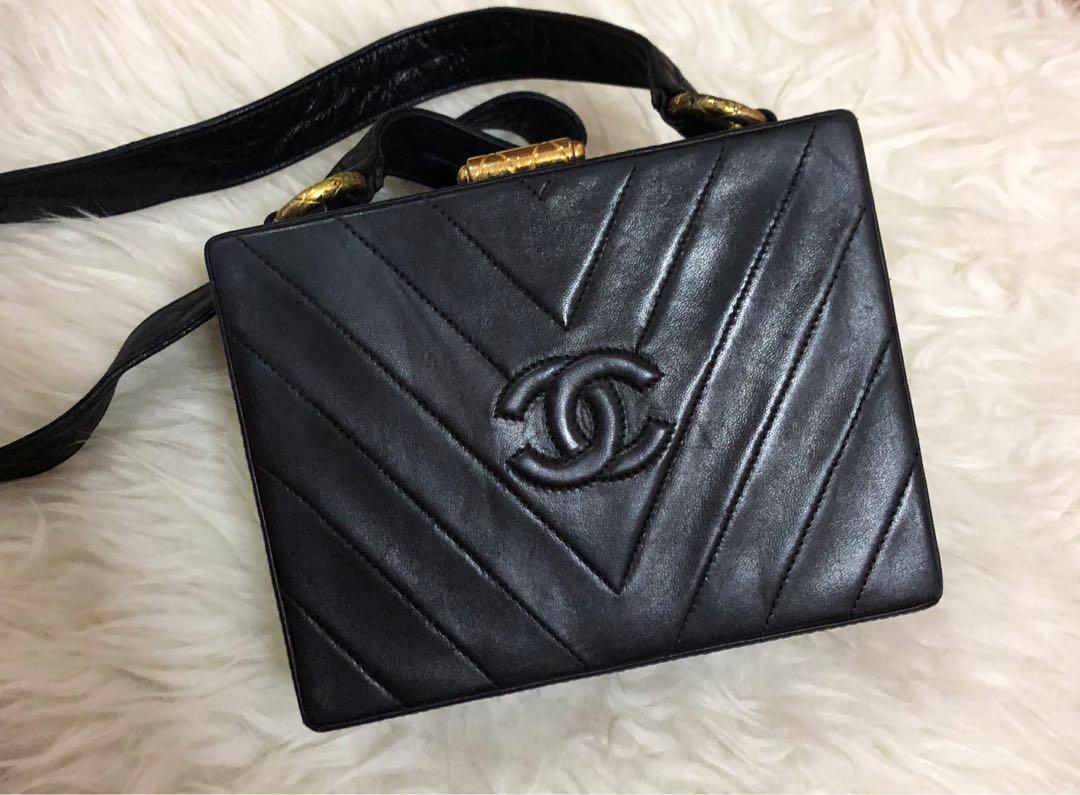 Priced to clear! Negotiable! Vintage Chanel Box Bag in Chevron Lambskin  Ghw, Luxury, Bags & Wallets on Carousell