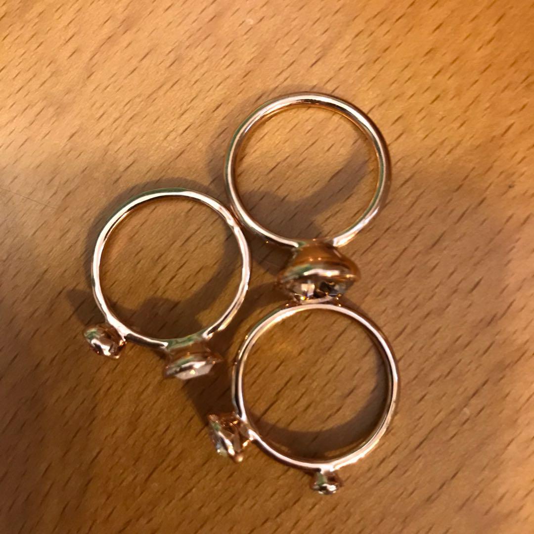 Ted Baker Jackie Stack Ring （分類：飾物及配件）位於 Hong Kong。 由 bird816 提交（商品編號 177531140，圖片 3）。簡介： 🇬🇧Ted Baker 💍Jackie Jewel Stack Ring✨ 🔸3 rings in 1 set 🔸Rose gold/ pink 🔸Swarovski crystals 🔸Used twice; great condition 99% new 🔸With pillow gift box and velvet pouch 🔸Original price $5xx。