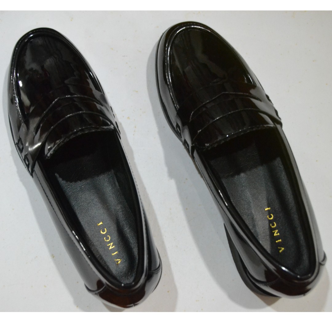 NEW Vincci Shoes (Black), Women's Fashion, Footwear, Flats on Carousell