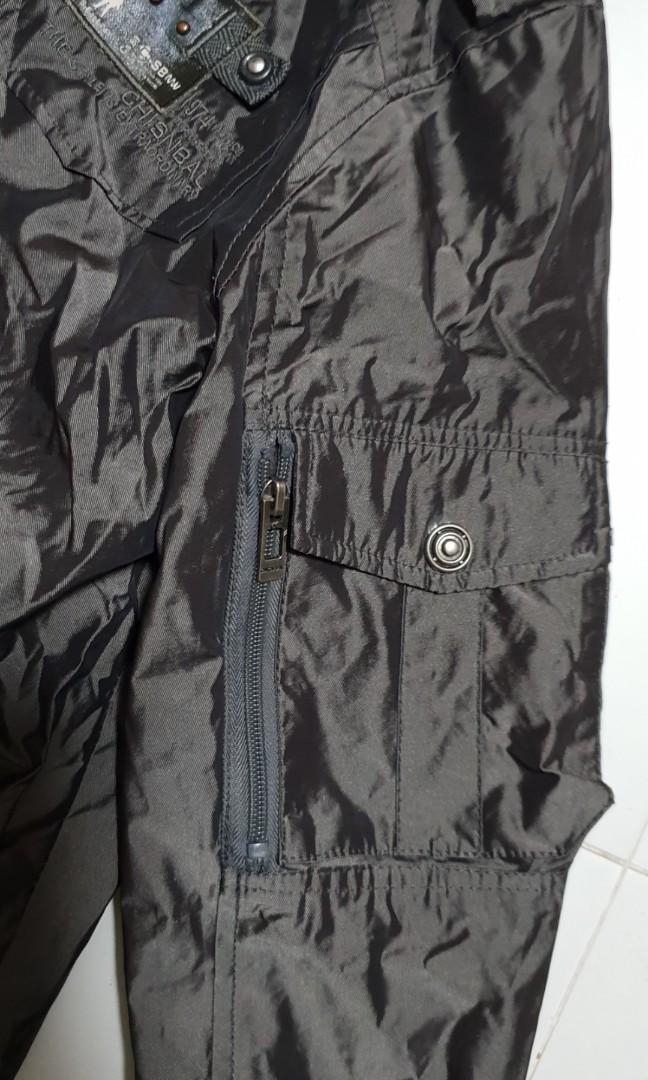 Windproof jacket (Category: Coats, Jackets and Outerwear) located in Singapore. Submitted by joeisk (Listing ID 177572018, Image 4). Description: Windproof jacket. Fashion jacket Water resistant Autumn or Spring jacket Comfortable. Light jacket..