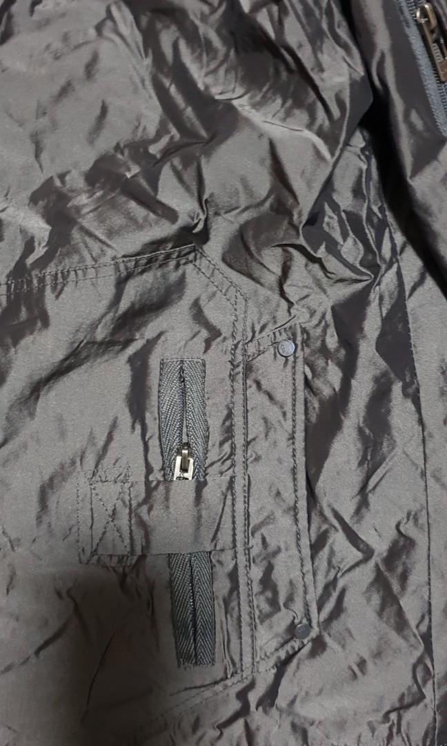 Windproof jacket (Category: Coats, Jackets and Outerwear) located in Singapore. Submitted by joeisk (Listing ID 177572018, Image 6). Description: Windproof jacket. Fashion jacket Water resistant Autumn or Spring jacket Comfortable. Light jacket..