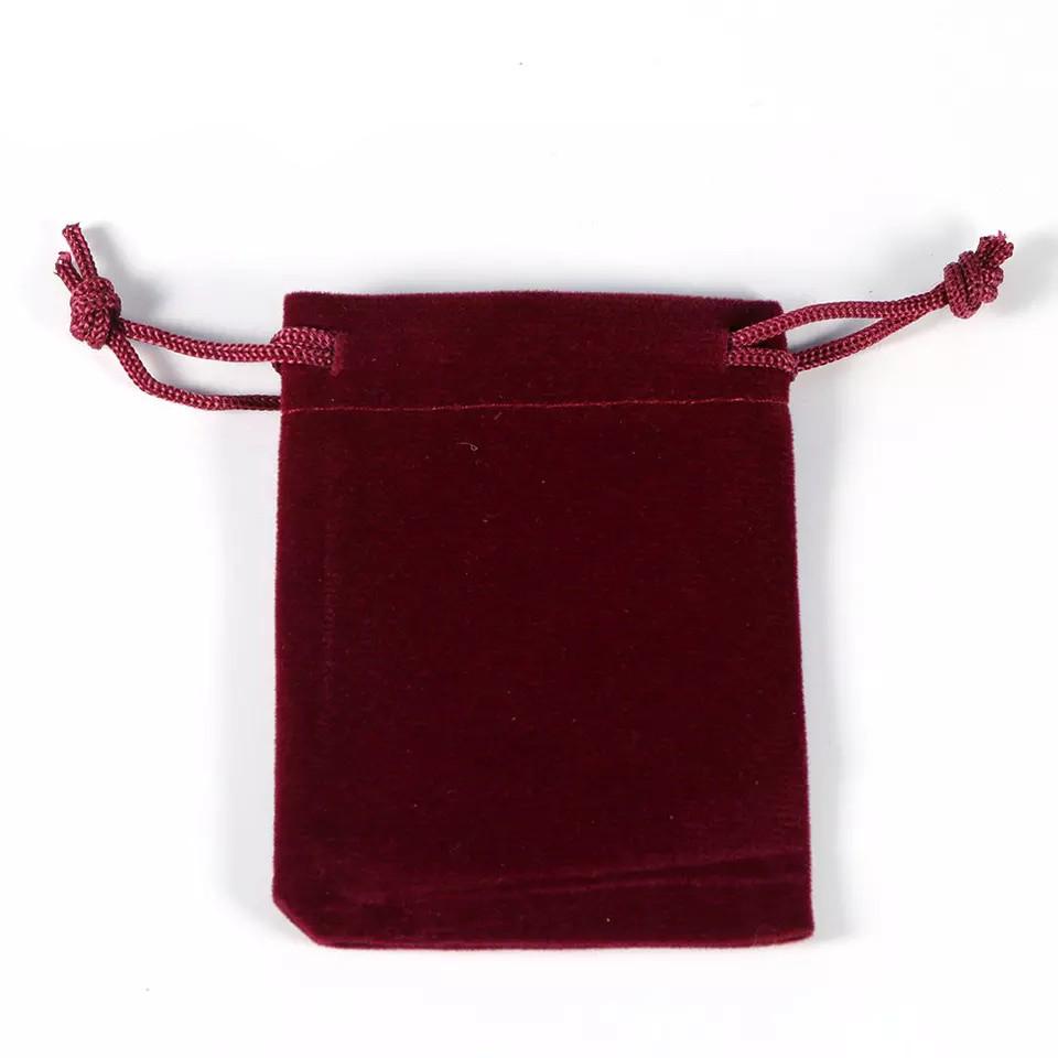 5x7cm Velvet pouch (maroon) (Category: Other Accessories) located in Valenzuela. Submitted by glamwork (Listing ID 177656036, Image 3). Description: .