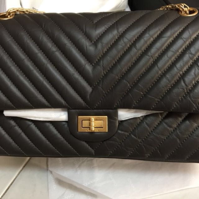 authentic CHANEL Aged Calfskin Chevron 2.55 Reissue 226 Dark Grey