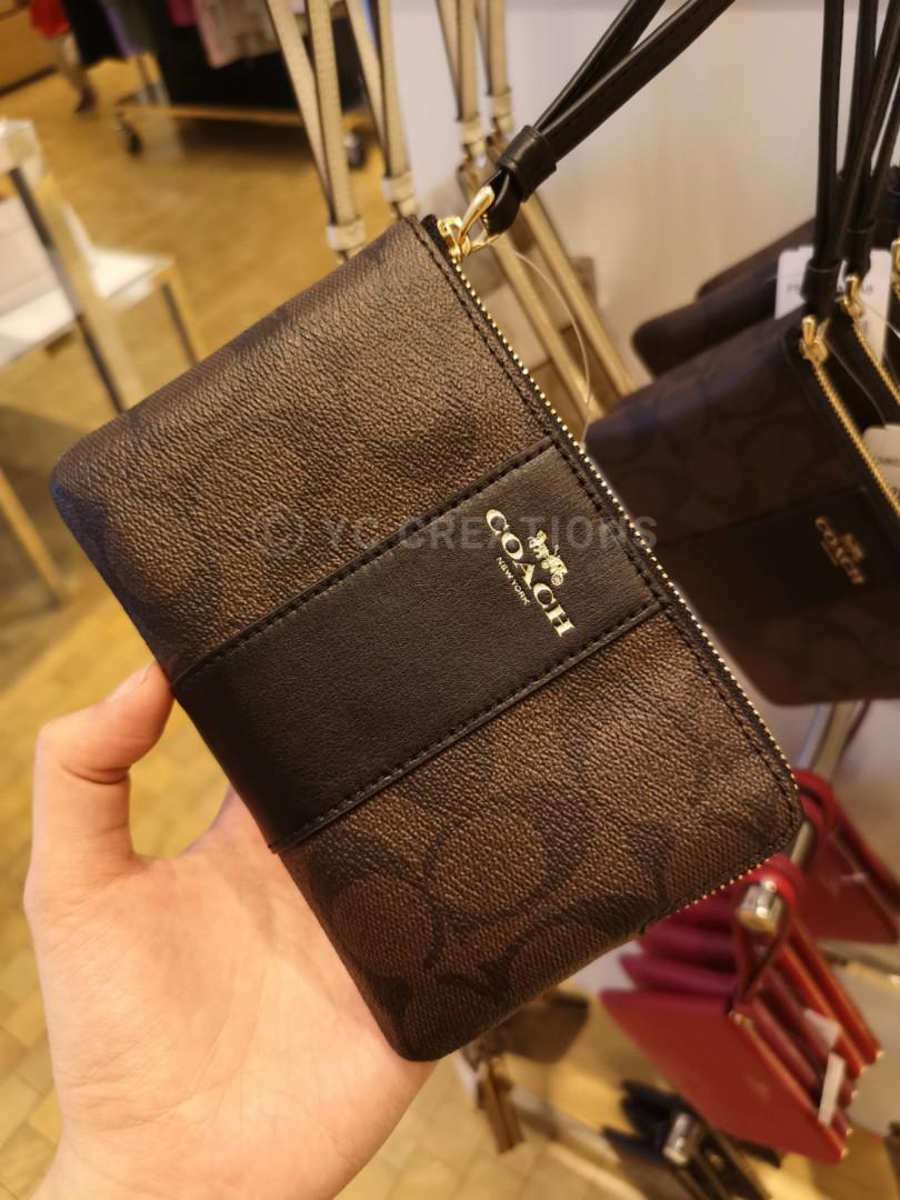 coach wristlet outlet sale