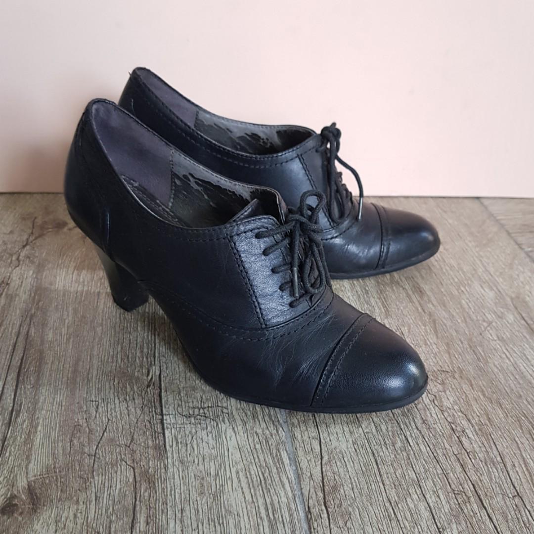 naturalizer lace up shoes