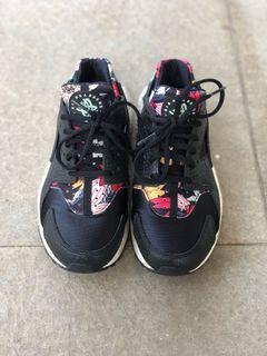 NIKE Huarache