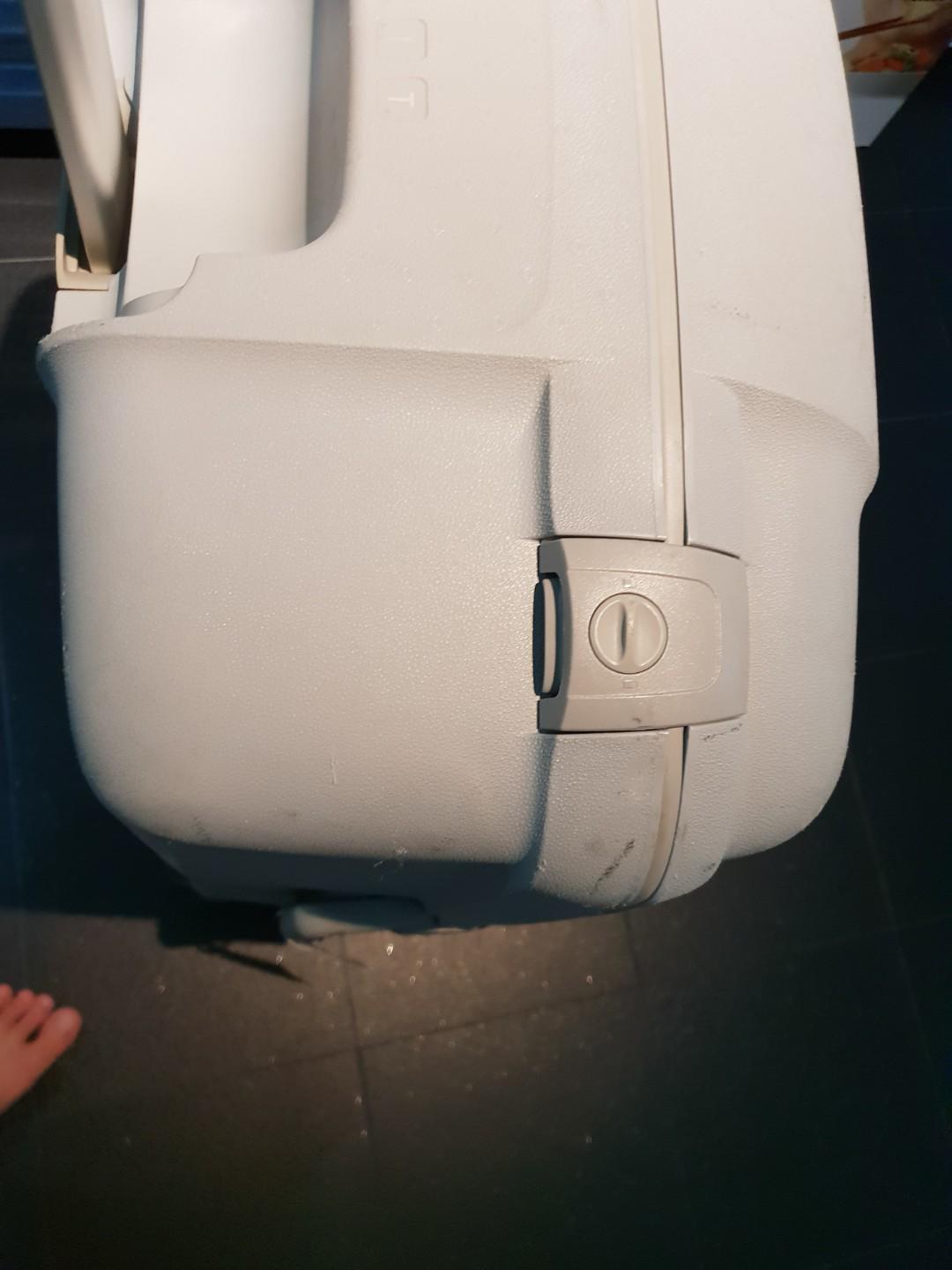 Samsonite zipperless luggage (hard case), Hobbies & Toys, Travel