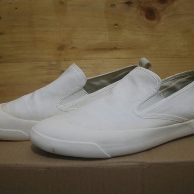 Uniqlo Slip On Shoes Original Fesyen Pria Sepatu Di Carousell