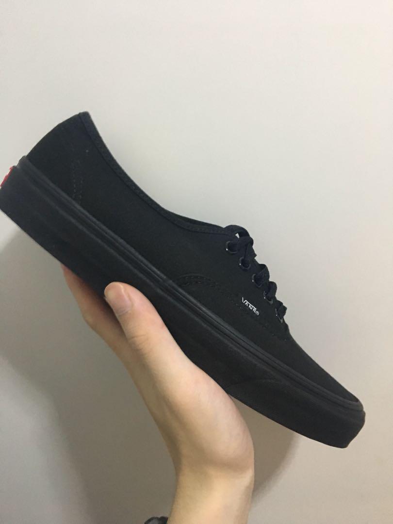 vans authentic triple black