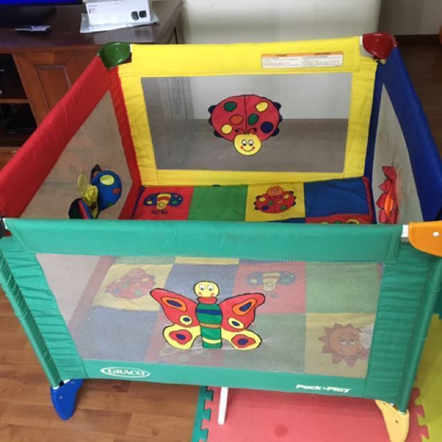 Graco TotBloc Pack Play yard Bugs Quilt Babies Kids Infant