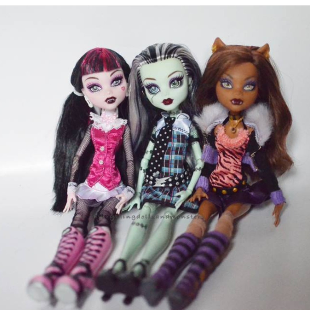 draculaura basic doll
