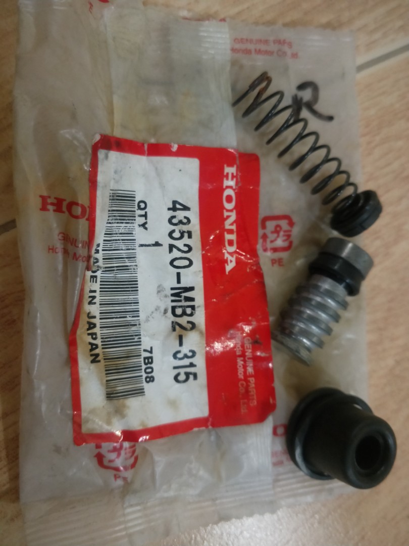 HONDA REAR MASTER CYLINDER KIT CBR1000 CB400 43520MB2315, Motorcycles