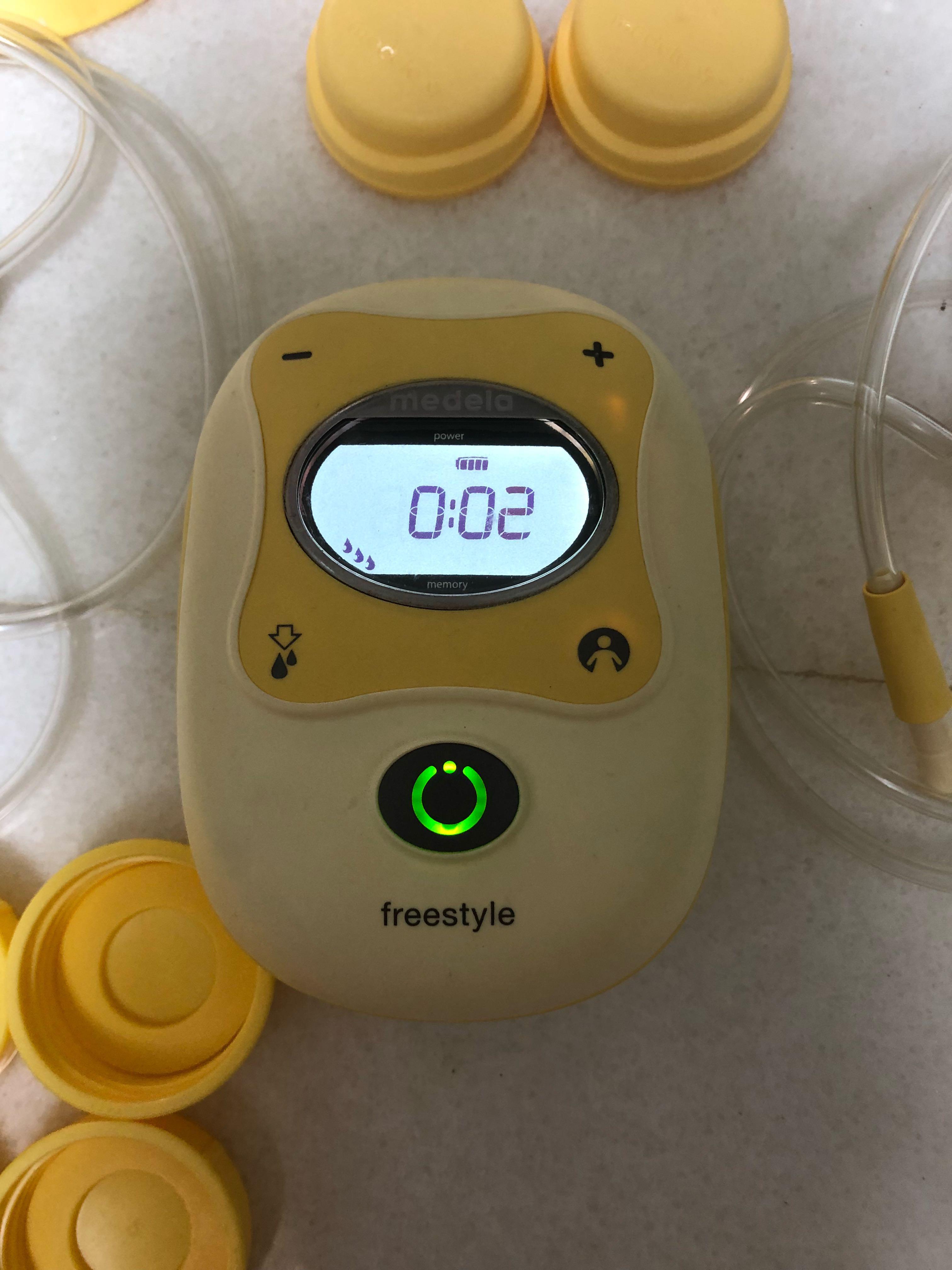 Medela Freestyle Breast Pump, Cooler set, Extra Pump Parts and Bottles, Babies & Kids, Nursing