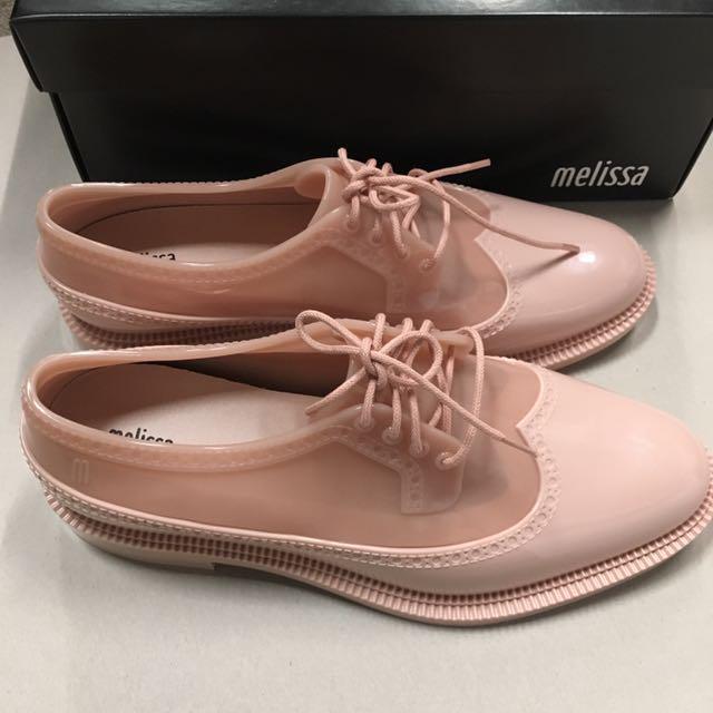 women's shoe size 39