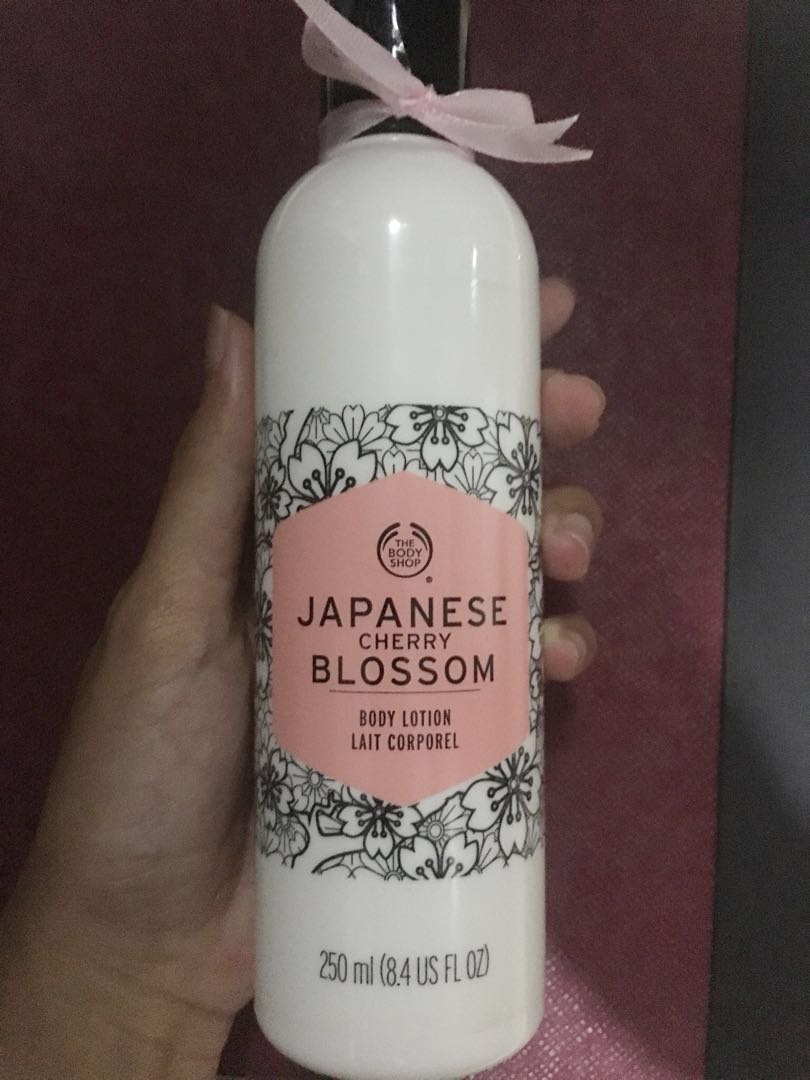 The Body Shop Body lotion Japanese cherry blossom, Kesehatan