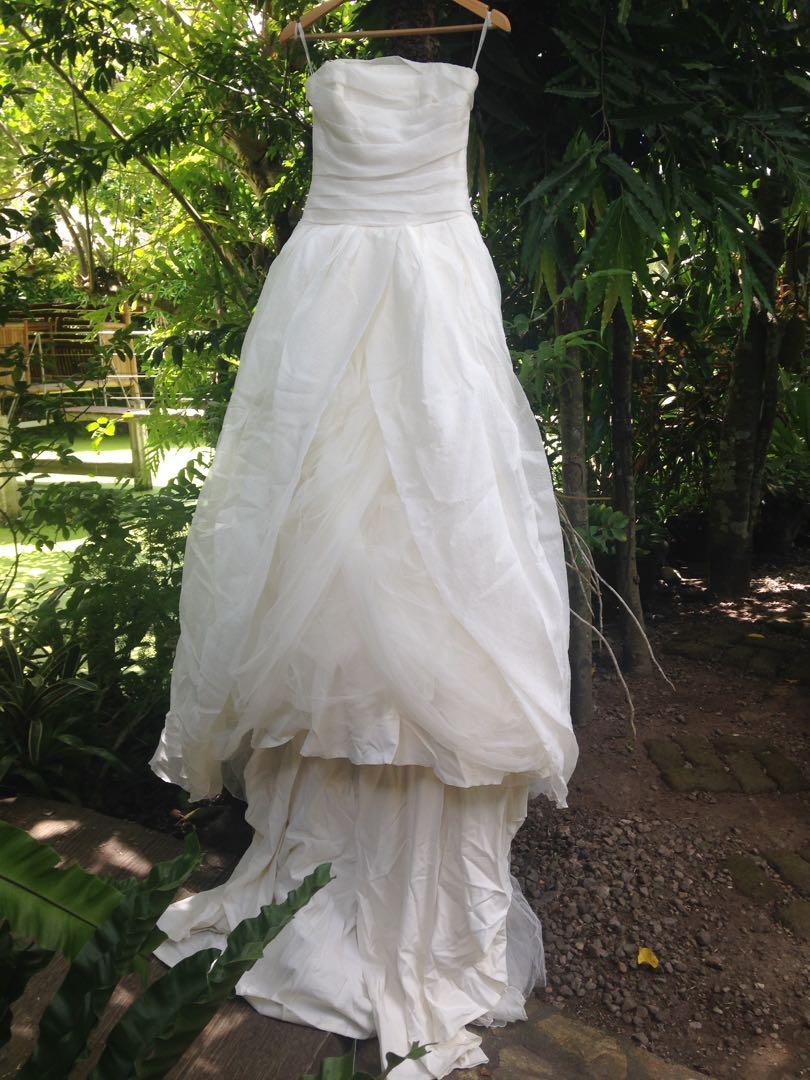 Vera Wang Wedding Gown Women S Fashion Clothes On Carousell