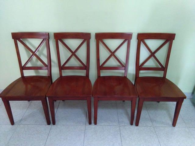 DIning set (Category: Tables & Sets) located in Singapore. Submitted by sjk100 (Listing ID 178004525, Image 2). Description: Round dinning set for 4. Solid wood in good condition .
