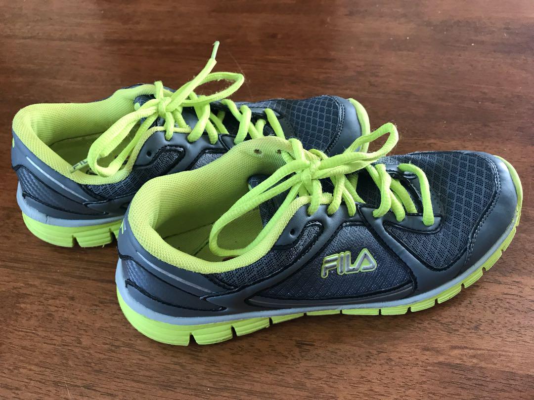 Fila men's memory synergy running shoe hotsell