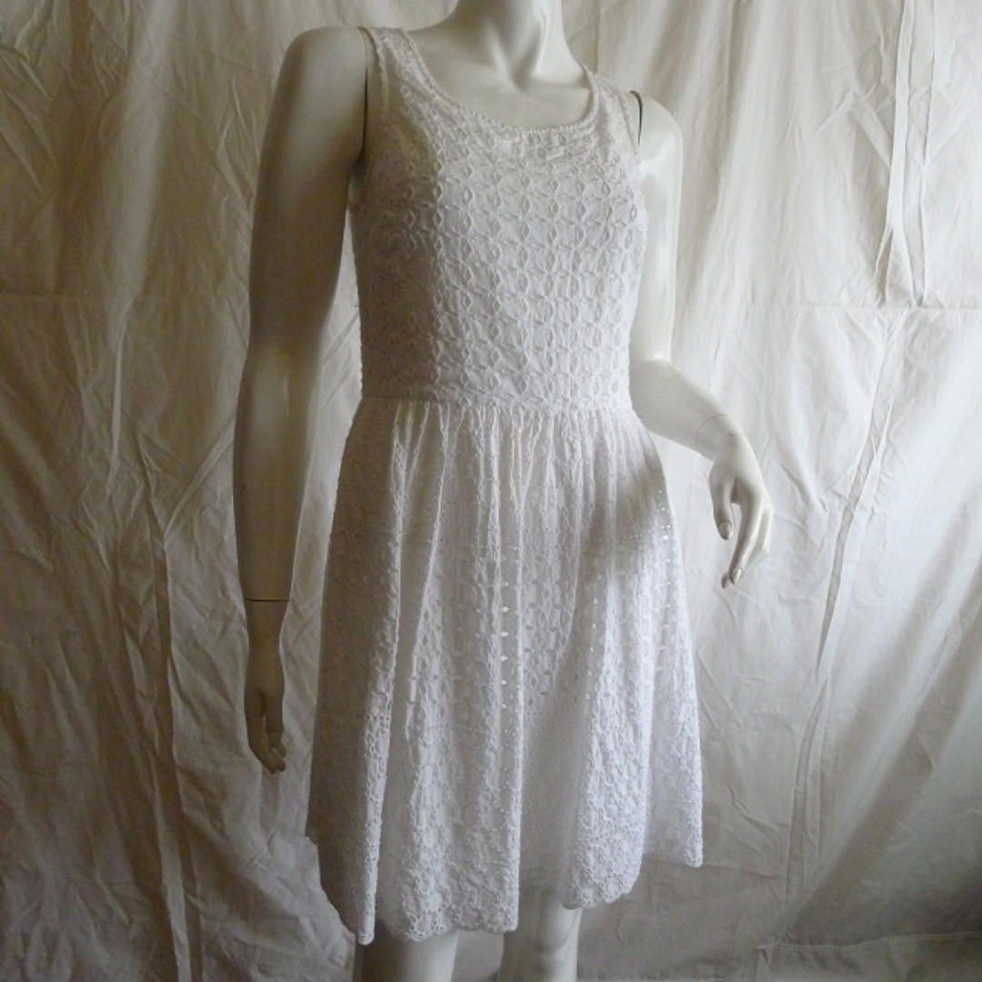 Old Navy Pure Soft Cotton White Eyelet Dress, Women's Fashion, Dresses &  Sets, Dresses on Carousell