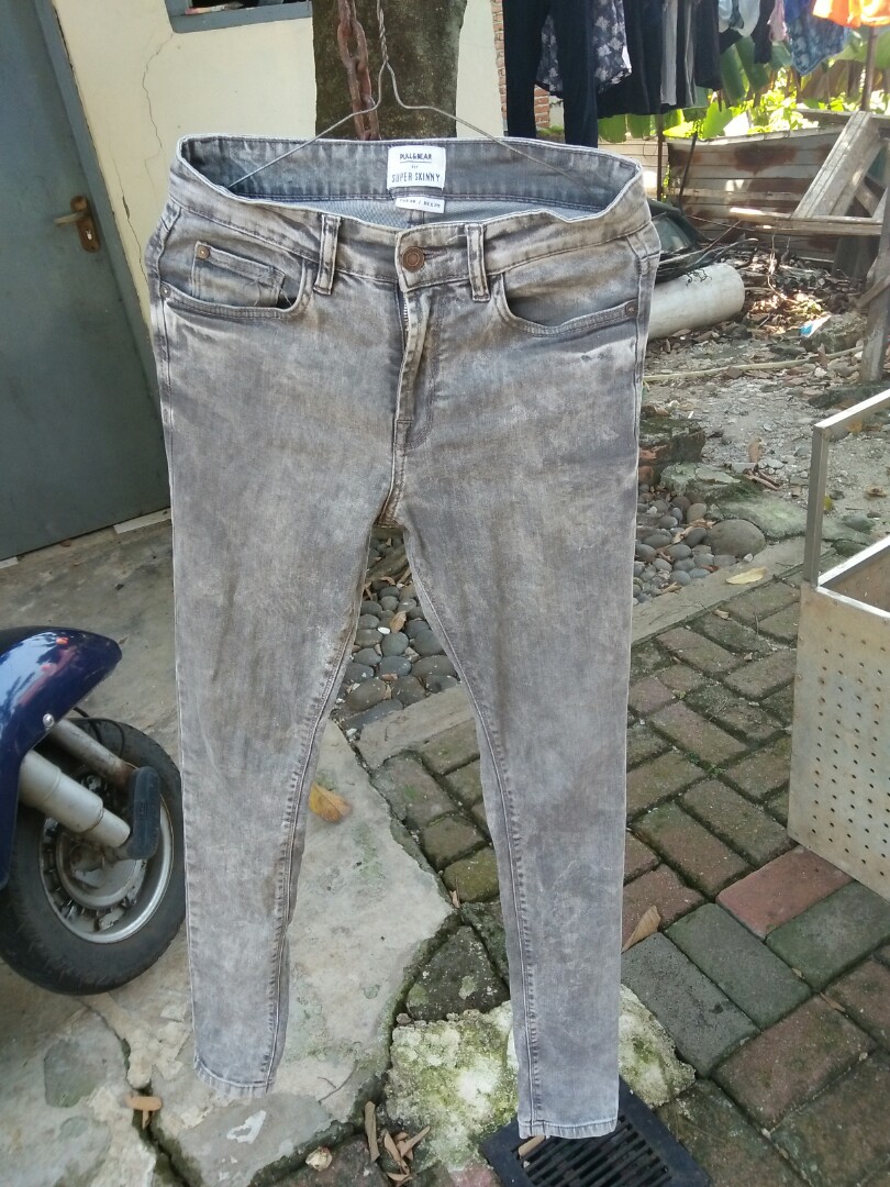 Pull \u0026 Bear Super Skinny Jeans, Fesyen Pria, Pakaian di Carousell