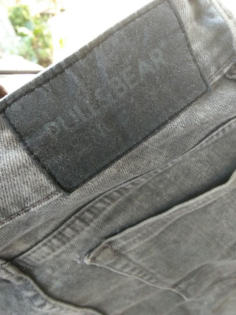 Pull \u0026 Bear Super Skinny Jeans, Fesyen Pria, Pakaian di Carousell