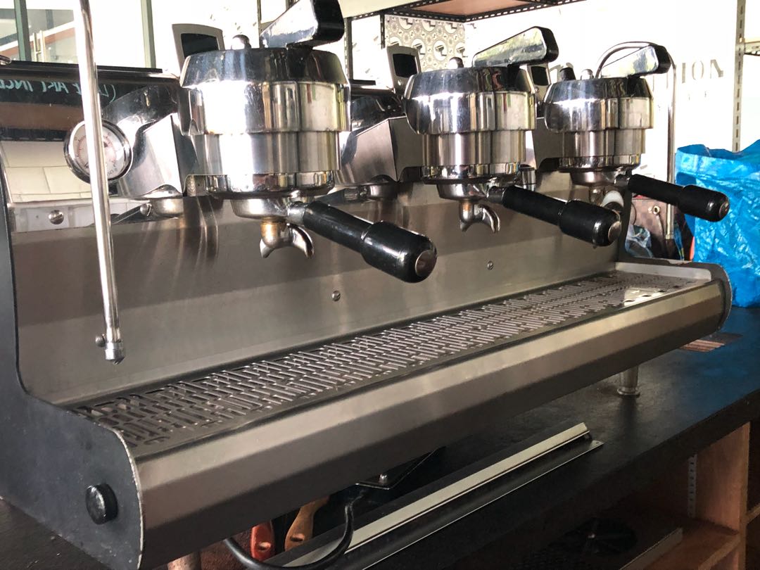 Synesso Cyncra Espresso Machine 3 Group, TV & Home Appliances, Kitchen