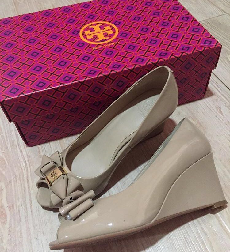 tory burch nude wedges