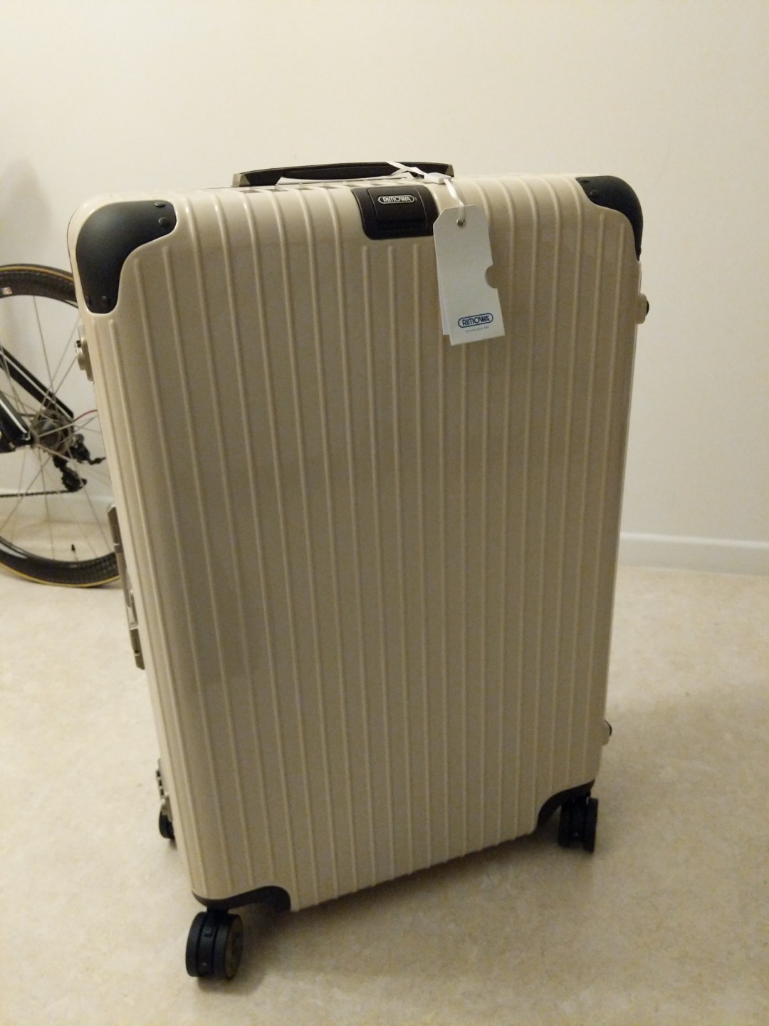 rimowa limbo creme white