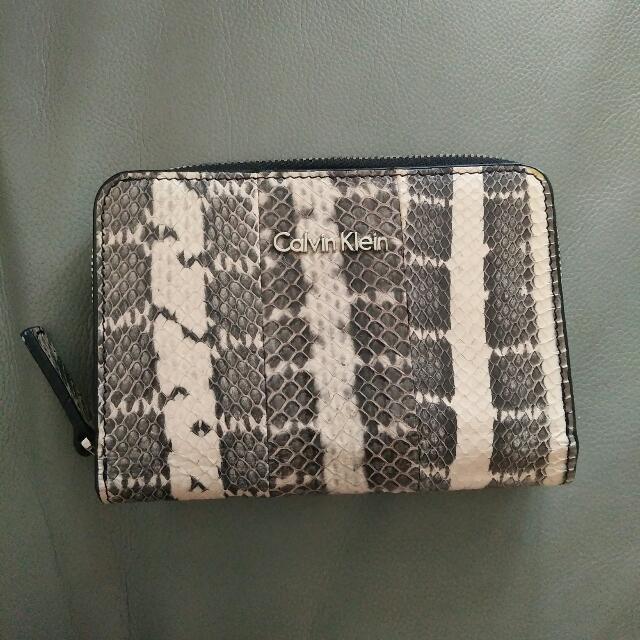 Calvin Klein Python Wallet (Category: Bags & Wallets) located in Singapore. Submitted by luxury72 (Listing ID 178247526, Image 1). Description: .