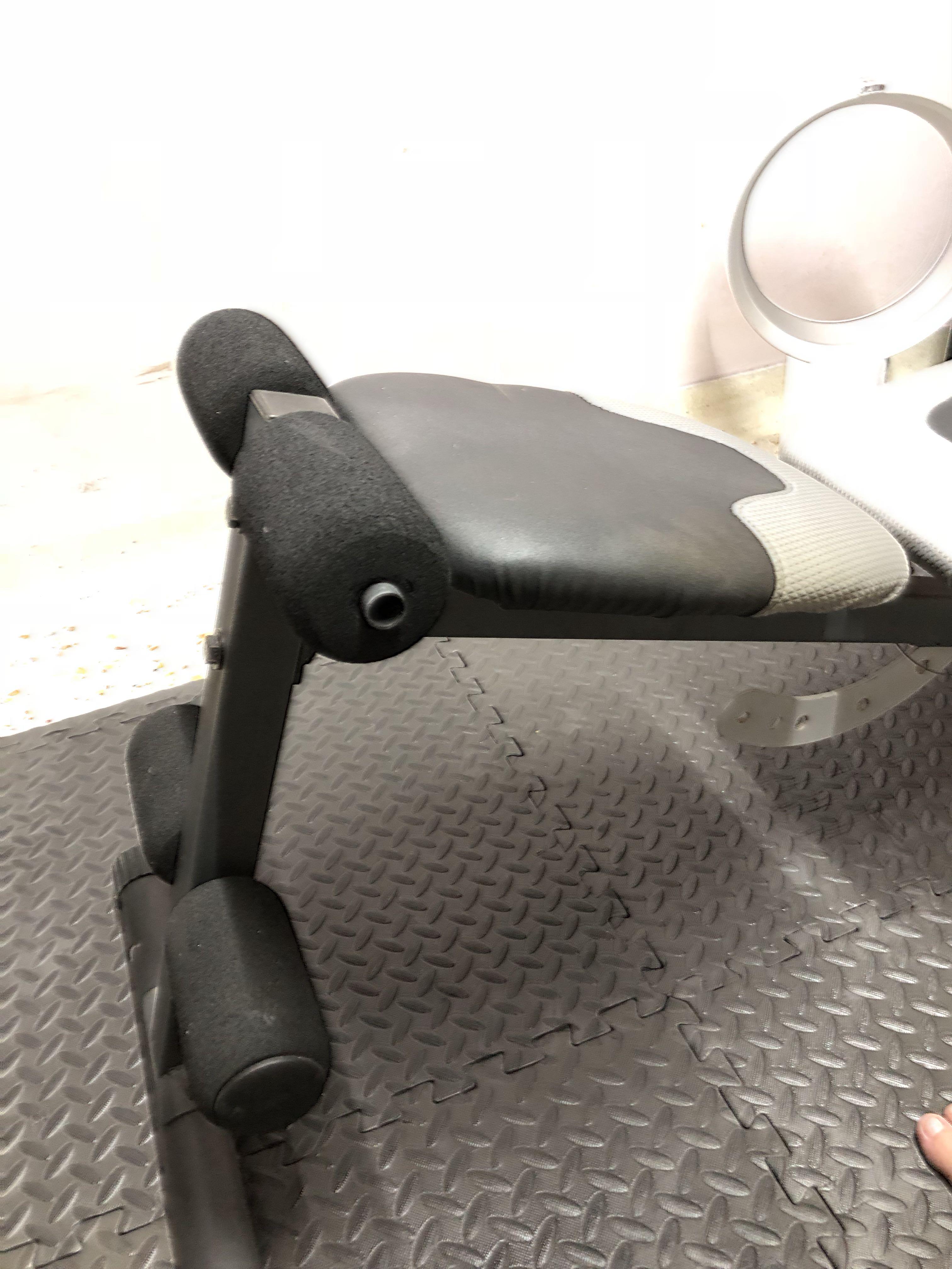 Gold S Gym Xr 5 9 Weight Bench Sports Weights Gym Equipment On