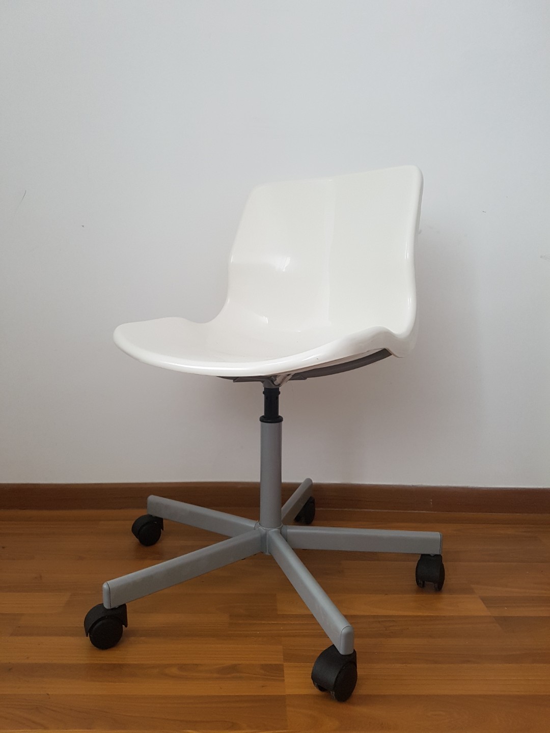 Snille swivel chair outlet white