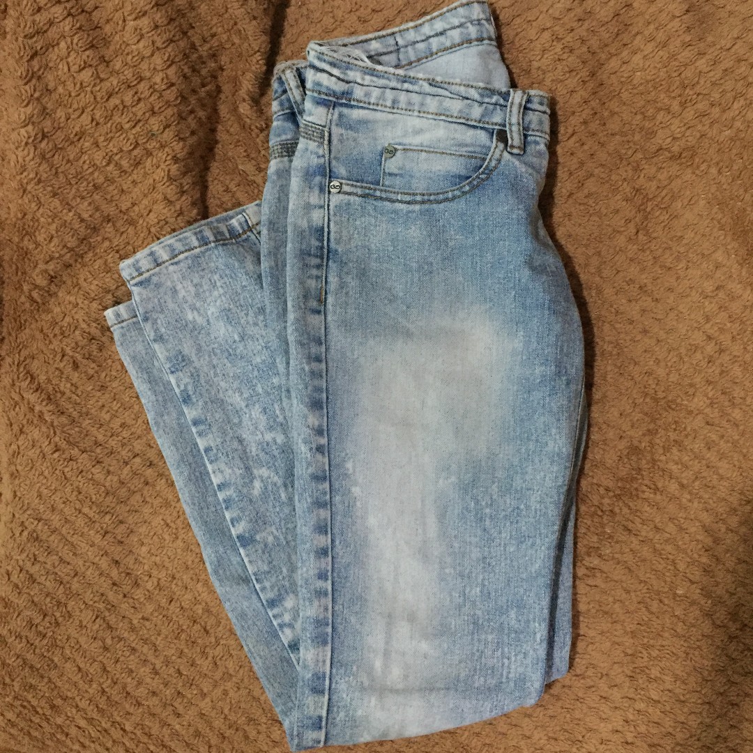 Light blue jeans, Women's Fashion, Bottoms, Jeans on Carousell