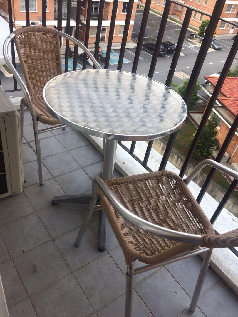 Meja Bulat Aluminium Dan Kerusi Home Furniture Furniture On Carousell
