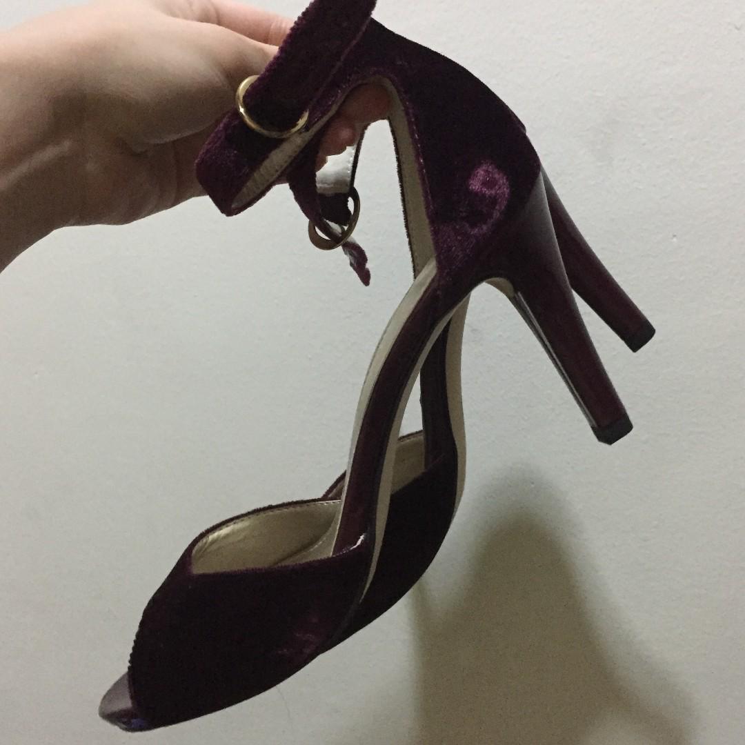 Anne Klein Akopalize (Ankle Strap Heels) in Velvet (Category: Heels) located in Pasig City. Submitted by dencloset (Listing ID 178352376, Image 1). Description: Never used! Bought last May in the US. RFS: I dont think i'll be using it anytime soon.