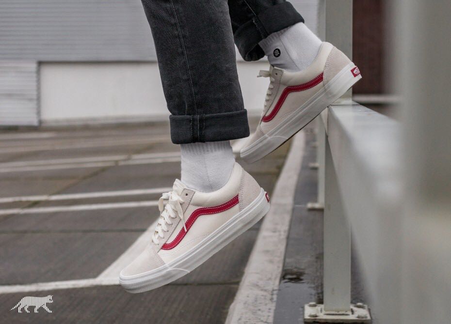 Vans old 'vintage' white/red, Fashion, Sneakers on Carousell