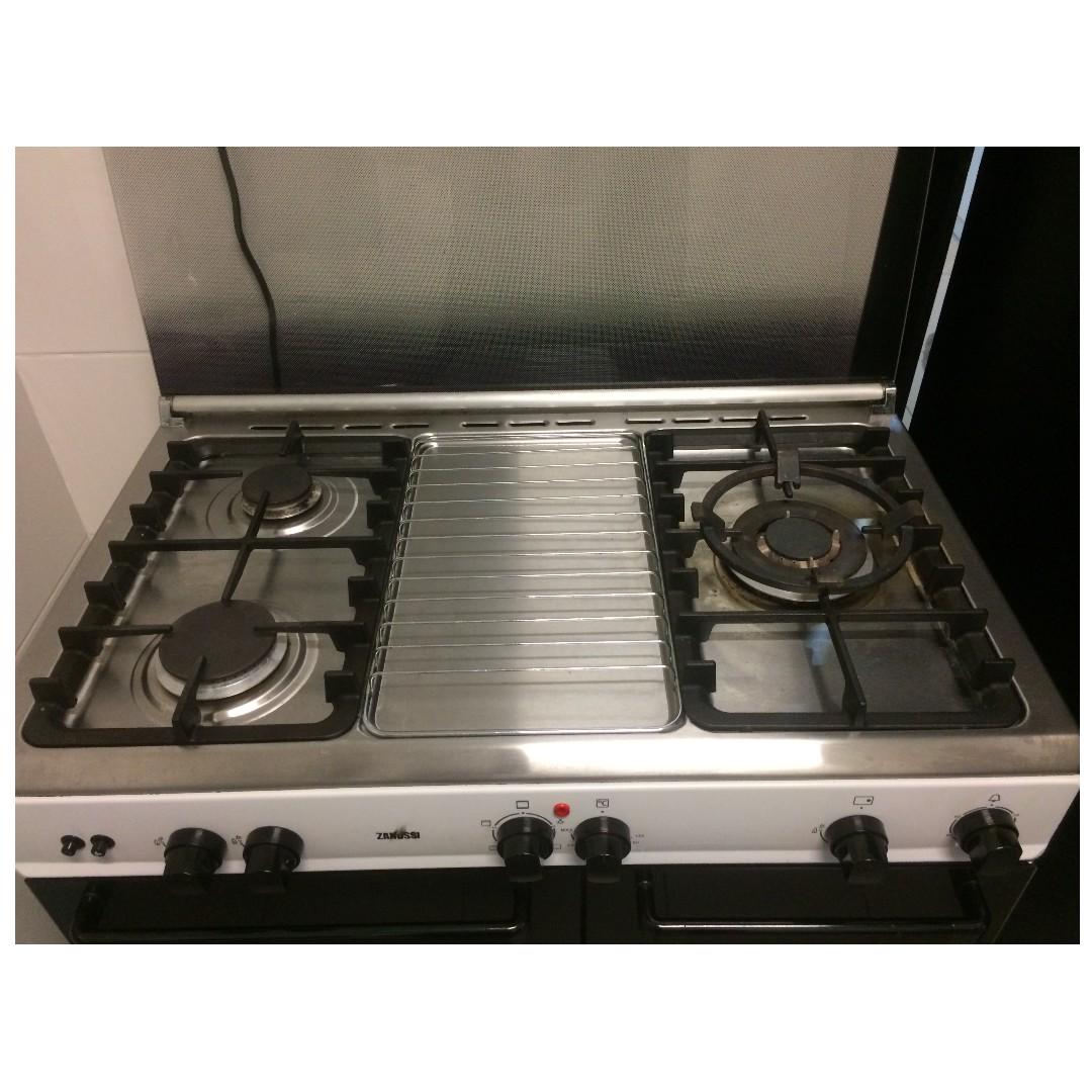 Zanussi 3 Burner Gas Cooker With 62l Electric Oven Zcg 932w Kitchen Appliances On Carousell