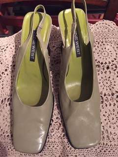 Nine West light khaki sandal
