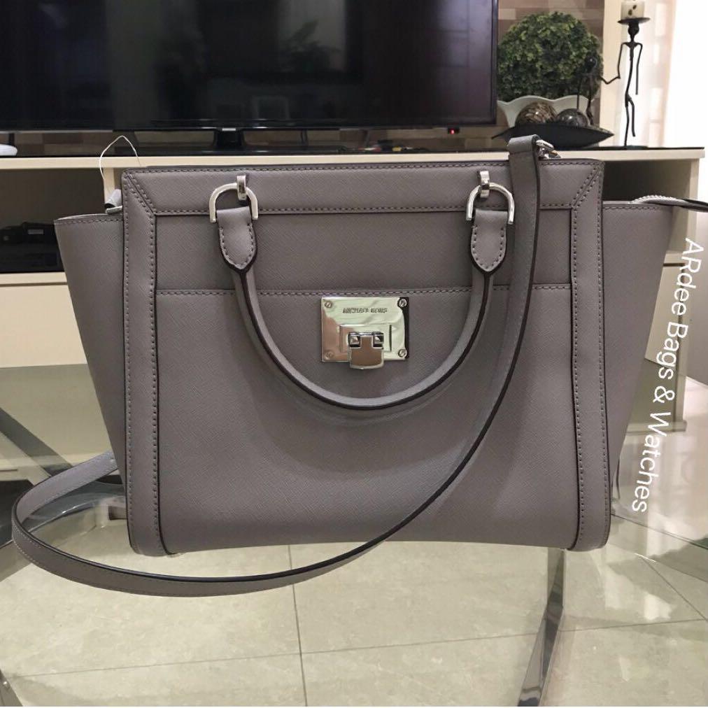 Michael Kors Ava Small, Women's Fashion, Bags & Wallets, Cross-body Bags on  Carousell