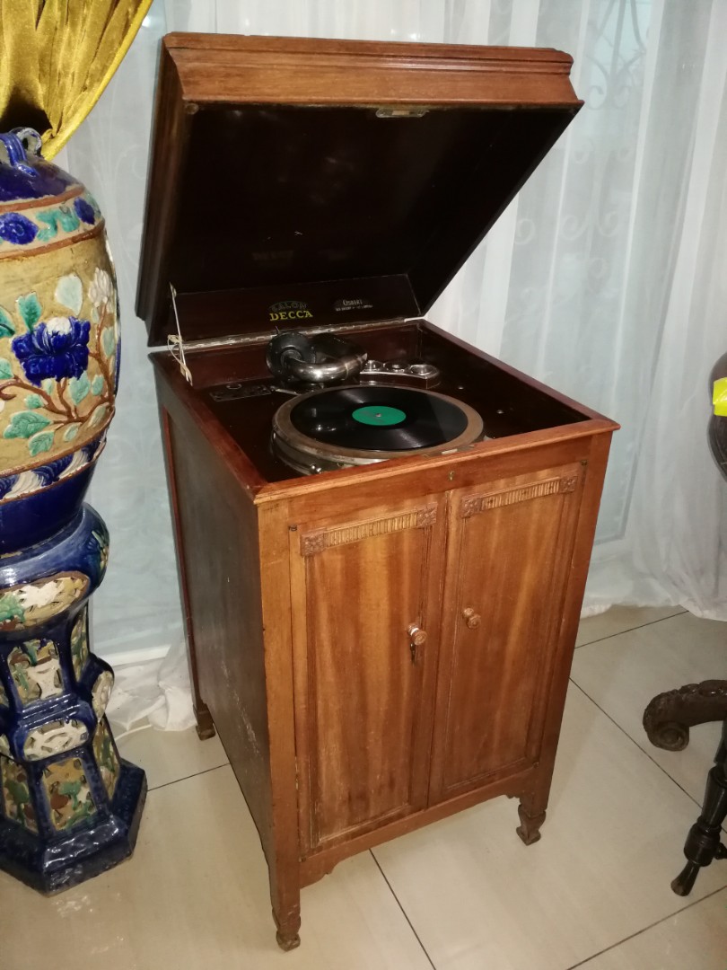 Antique Gramophone, Furniture & Home Living, Home Decor, Vases