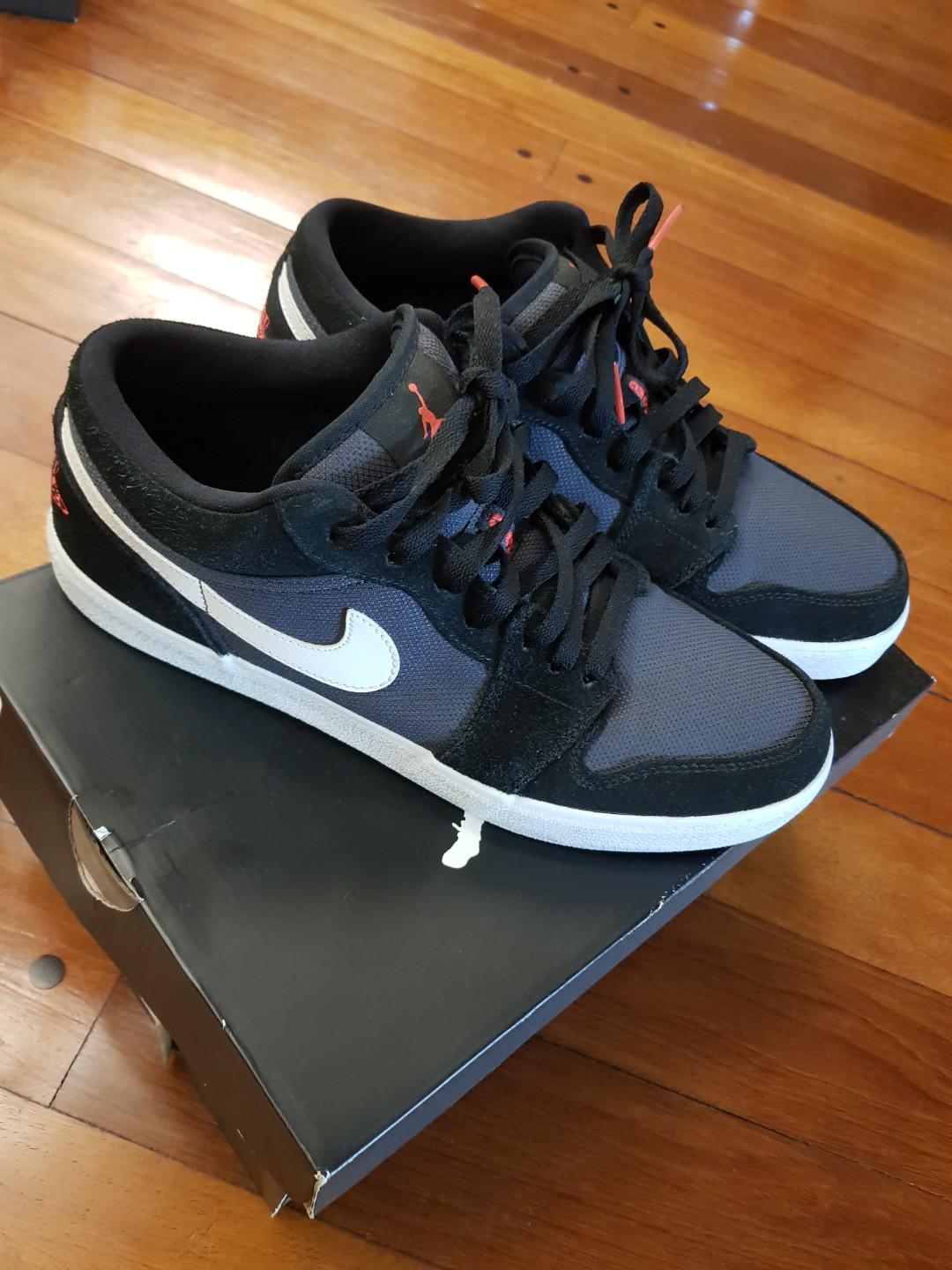 Nike air jordan v2 low 2025