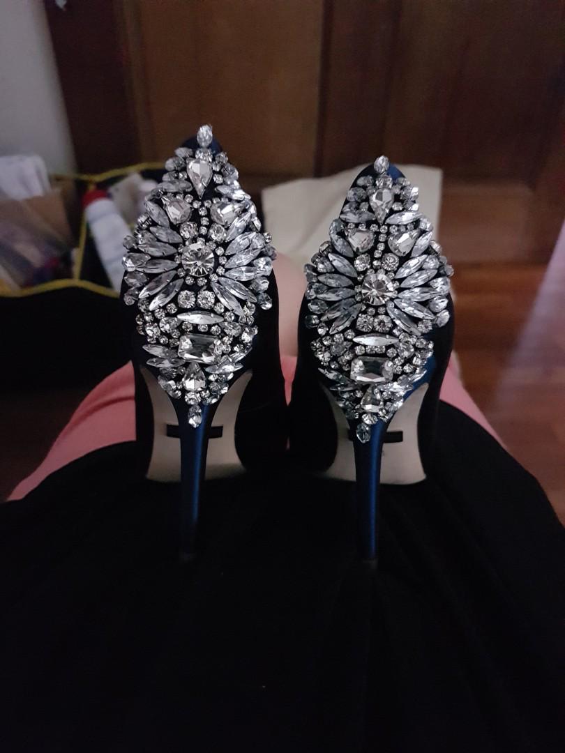 Badgley mischka nilla clearance peep toe pumps