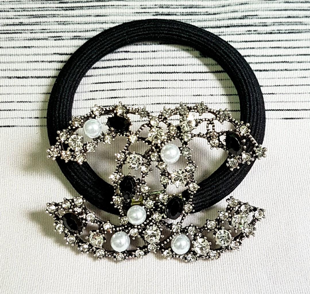 CHANEL VIP PEARLS & CRYSTALS SILVER TONE LARGE CC LOGO HAIR TIES, Women's  Fashion, Watches & Accessories, Hair Accessories on Carousell